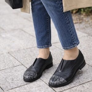 Bueno Black Leather Slip-On Loafers Snake Print Toe EU 41 Comfort Flats